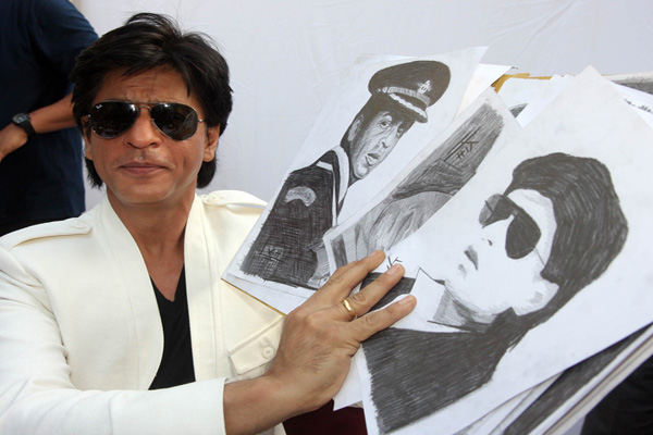 Meeting new people makes Shah Rukh Khan feel awkward